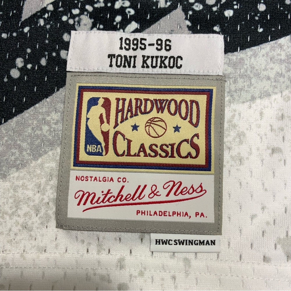 New Mitchell & Ness White Chicago Bulls 97-98 Toni Kukoc Swingman Jersey S - Picture 8 of 11